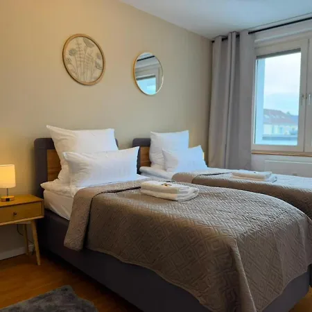 Atlas 2 Balkon Zentrum Bahnhof دينسلاكن