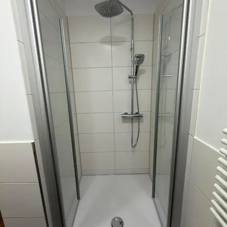 Atlas 2 Balkon Zentrum Bahnhof