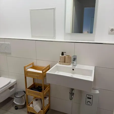 Atlas 2 Balkon Zentrum Bahnhof *
